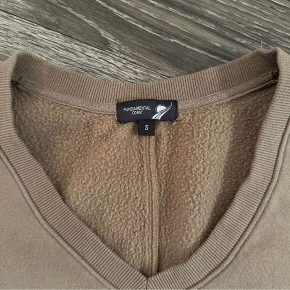 Fundamental Coast V Neck Crop Sweatshirt - Picture 5 of 7